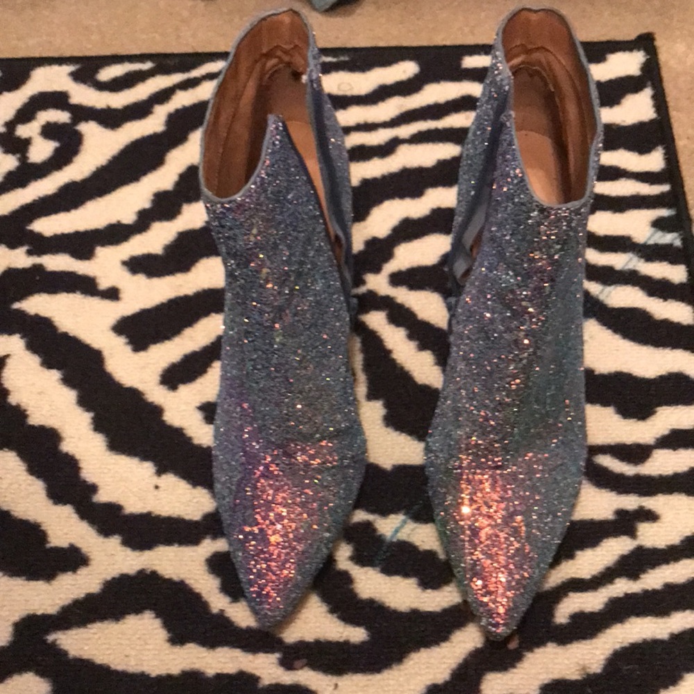 Boots - Picture 2 of 7